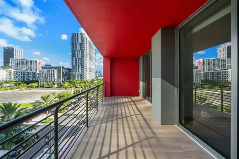 90 32 Miami FL 33131