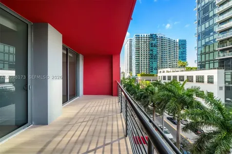 90 32 Miami FL 33131