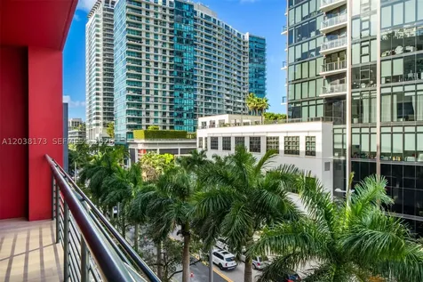 90 32 Miami FL 33131