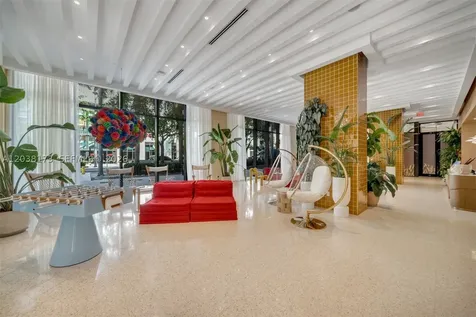 90 32 Miami FL 33131