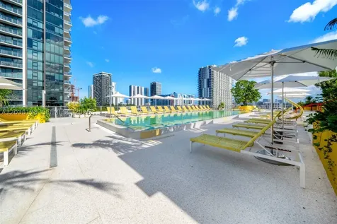 90 32 Miami FL 33131