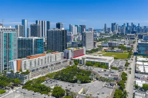 90 32 Miami FL 33131