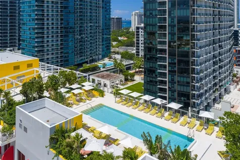 90 32 Miami FL 33131
