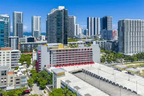 90 32 Miami FL 33131