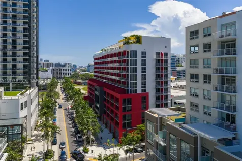 90 32 Miami FL 33131