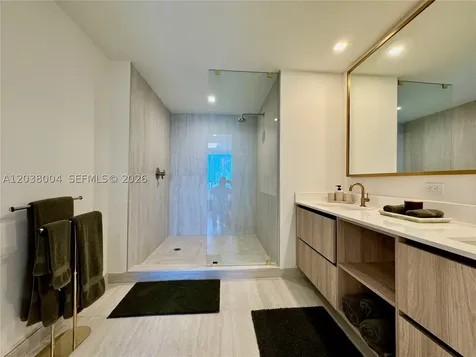 77 SE 5th Street Miami FL 33131
