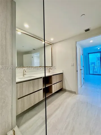 77 SE 5th Street Miami FL 33131