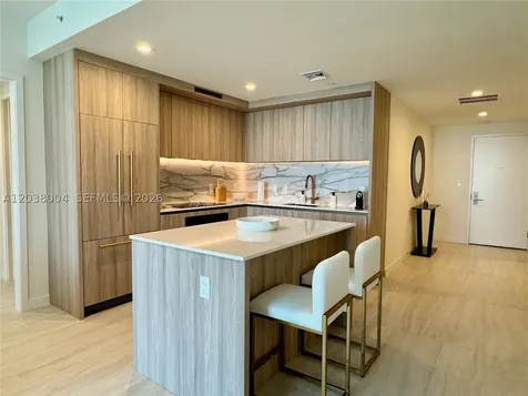 77 SE 5th Street Miami FL 33131