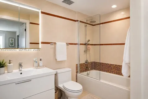 110 Washington Avenue Miami Beach FL 33139