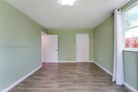 8205 Lake Drive Doral FL 33166