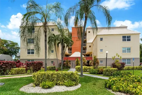 8205 Lake Drive Doral FL 33166