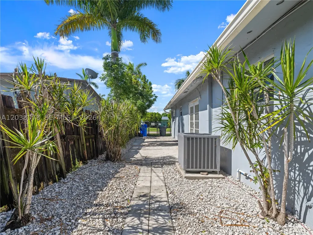 7591 Pierce Street Hollywood FL 33024