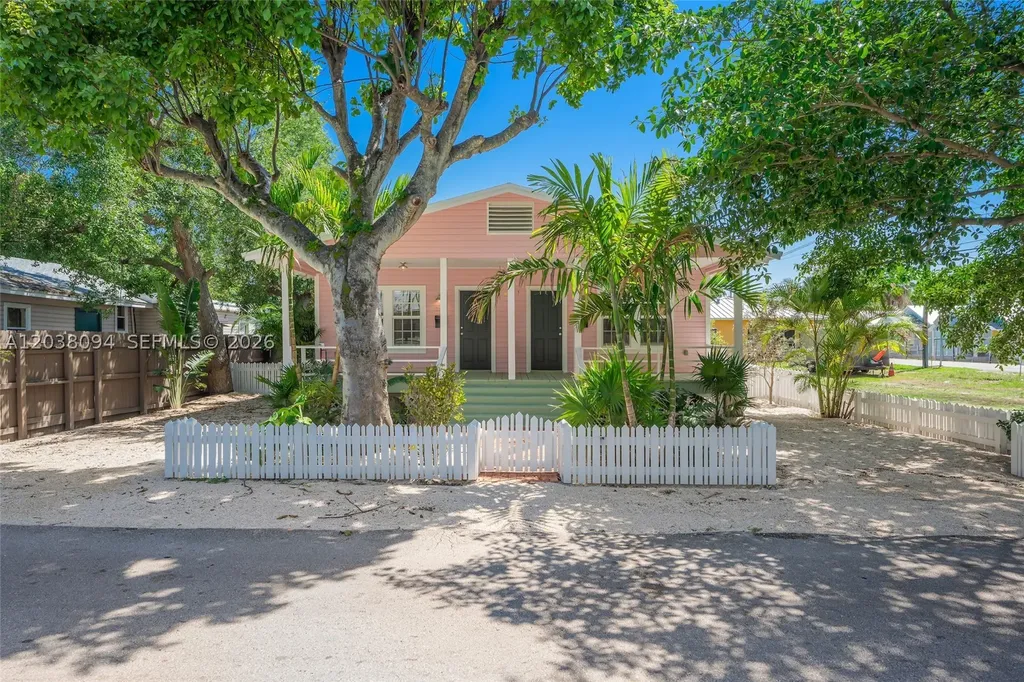 3826 Oak Avenue Miami FL 33133