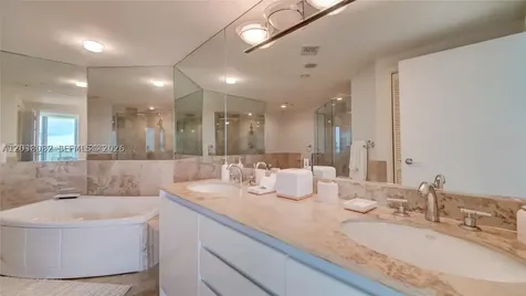 1455 Ocean Drive Miami Beach FL 33139