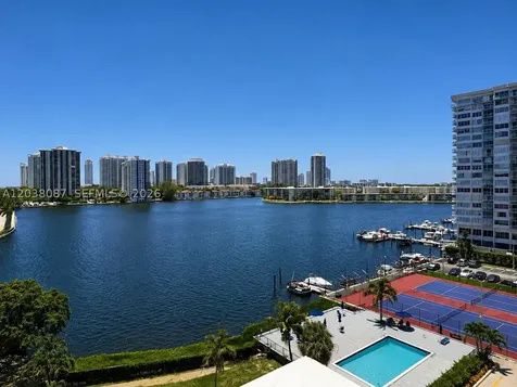 2780 NE 183rd Street Aventura FL 33160