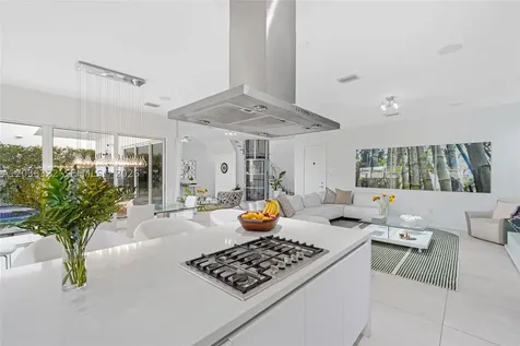 7515 NW 99th Avenue Doral FL 33178