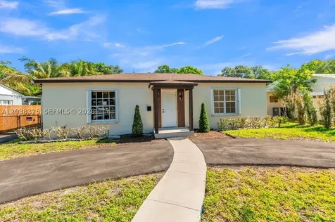 831 NE 128th Street North Miami FL 33161