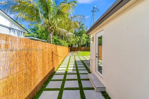 831 NE 128th Street North Miami FL 33161