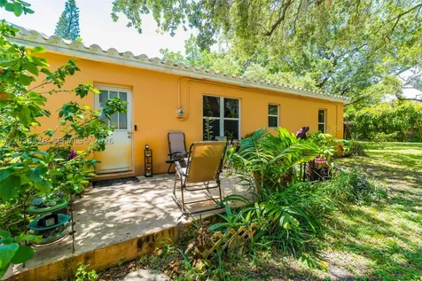 955 NE 128th Street North Miami FL 33161