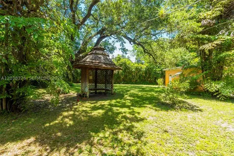 955 NE 128th Street North Miami FL 33161