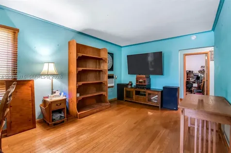 955 NE 128th Street North Miami FL 33161