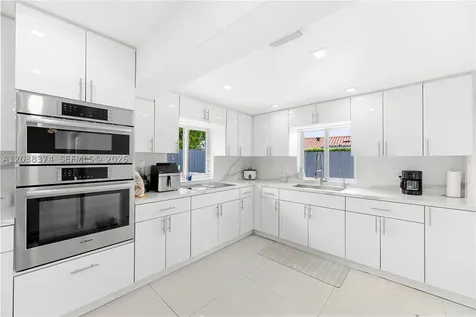 9724 SW 4th Terrace Miami FL 33174