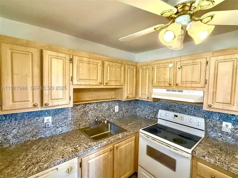 293 Seville M Delray Beach FL 33446