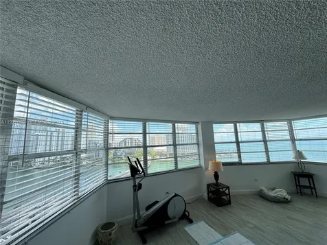 905 Brickell Bay Drive Miami FL 33131