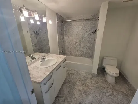 253 NE 2nd Street Miami FL 33132