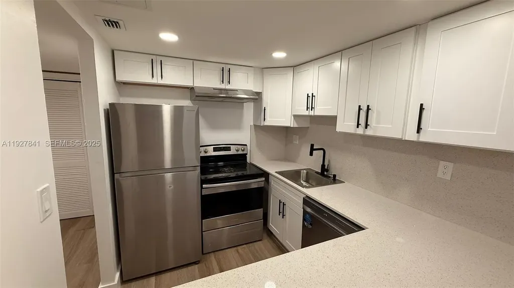 5845 Washington Street Hollywood FL 33023