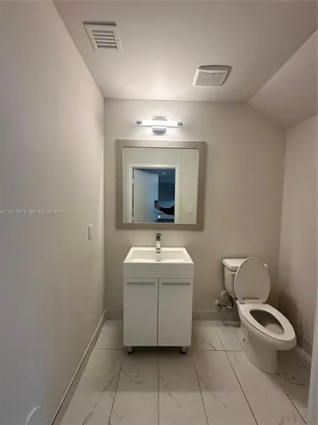 2555 NE 193rd Street Miami FL 33180