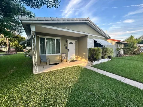 1915 Mayo Street Hollywood FL 33020