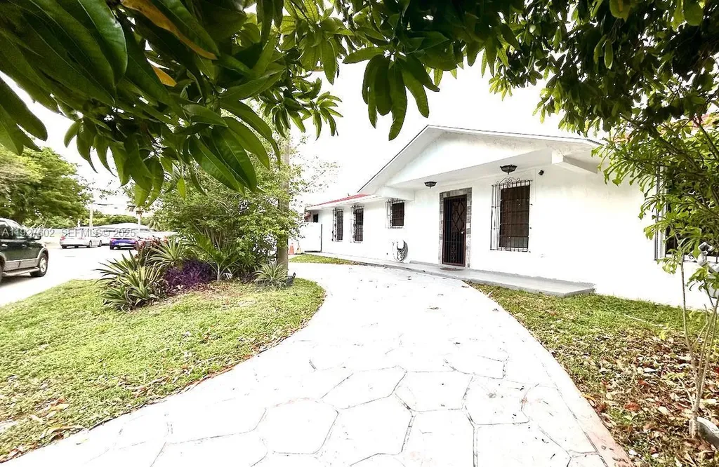 598 SW 121st Avenue Miami FL 33184