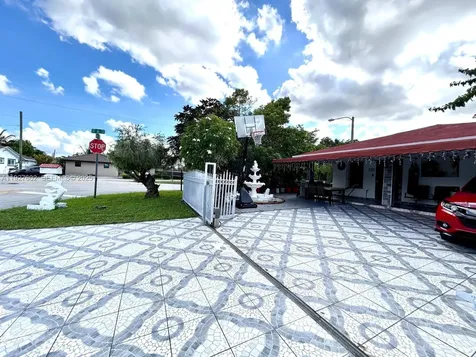 598 SW 121st Avenue Miami FL 33184