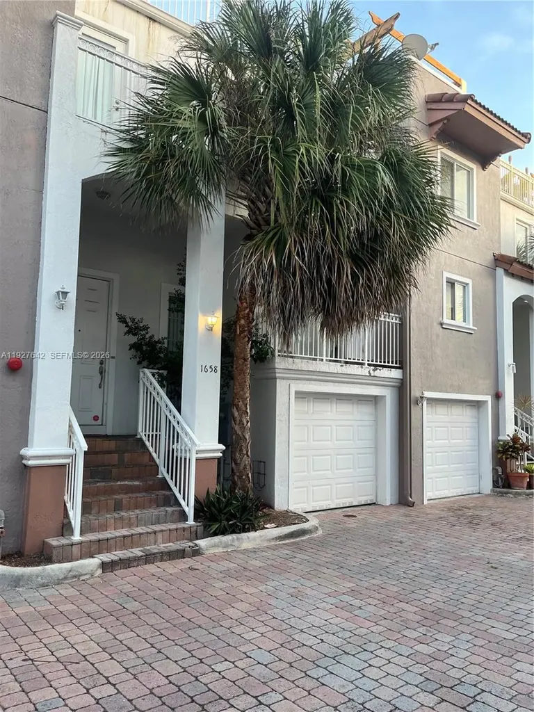 1658 Hayes Street Hollywood FL 33020