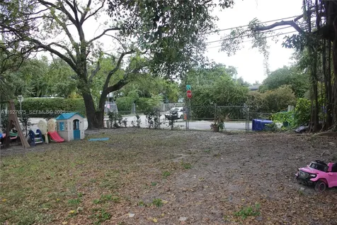 5575 NE 3rd Avenue Miami FL 33137