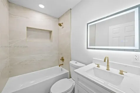 230 NE 43rd Street Oakland Park FL 33334
