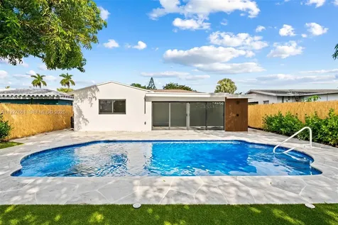 230 NE 43rd Street Oakland Park FL 33334