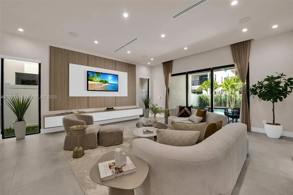 915 NE 17th Terrace Fort Lauderdale FL 33304