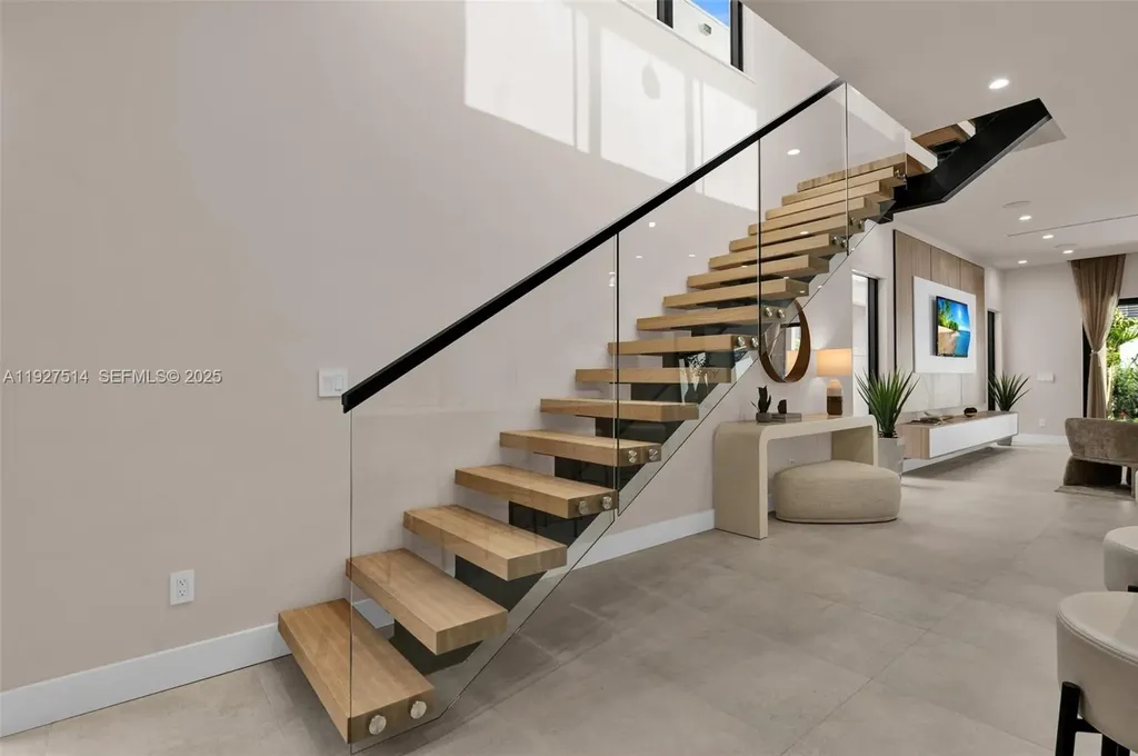 915 NE 17th Terrace Fort Lauderdale FL 33304