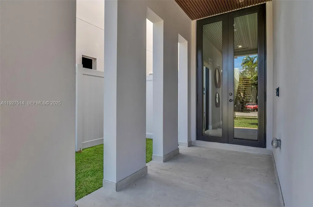 915 NE 17th Terrace Fort Lauderdale FL 33304