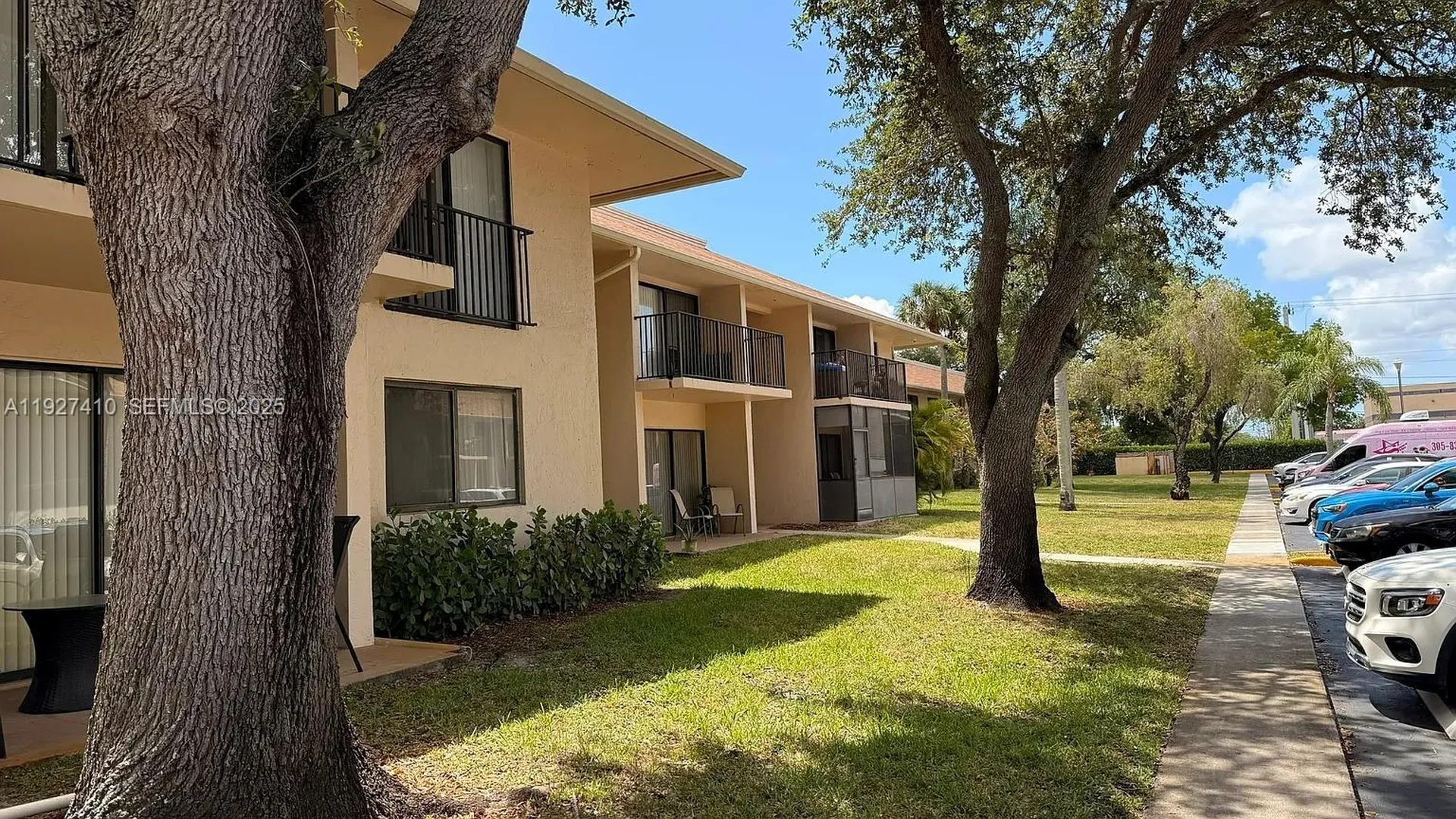 5855 Washington Street Hollywood FL 33023