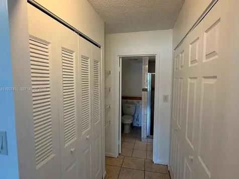5855 Washington Street Hollywood FL 33023