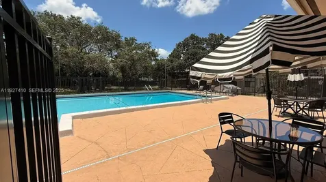 5855 Washington Street Hollywood FL 33023
