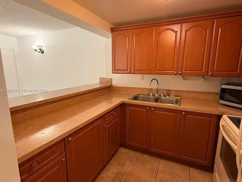 5855 Washington Street Hollywood FL 33023