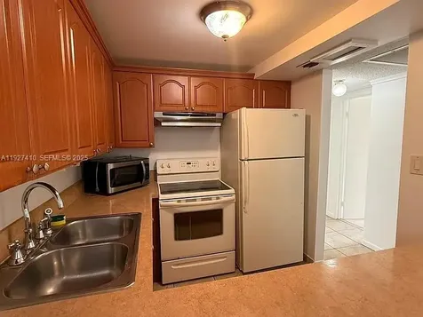 5855 Washington Street Hollywood FL 33023