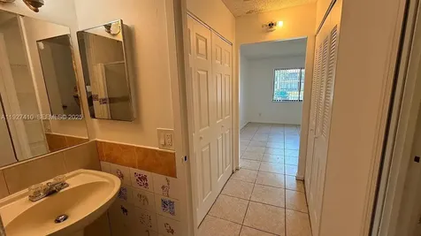5855 Washington Street Hollywood FL 33023