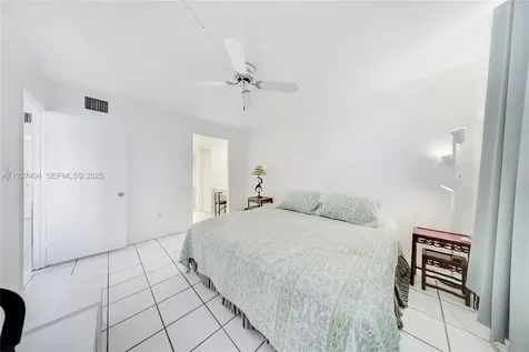 465 Ocean Drive Miami Beach FL 33139