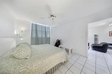 465 Ocean Drive Miami Beach FL 33139