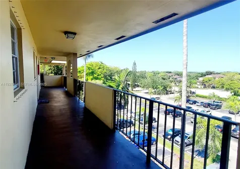 3905 N Nob Hill Road Sunrise FL 33351